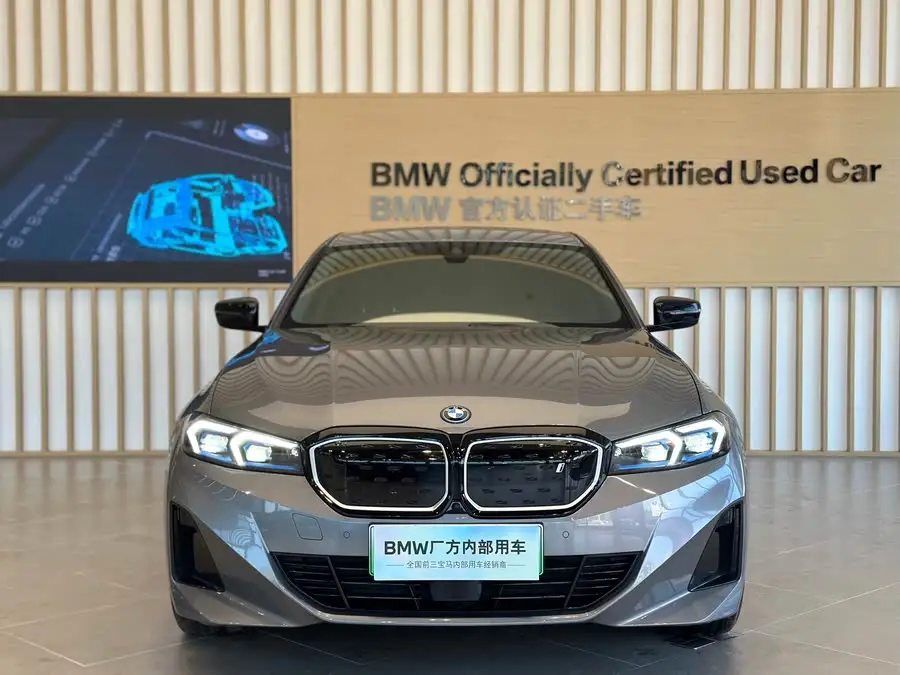 بي إم دبليو i3 2023 eDrive 40 L حزمة الرياضة الليلية