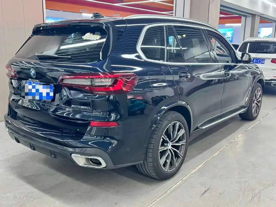 بي إم دبليو X5 2022 xDrive 30Li حزمة M الرياضية