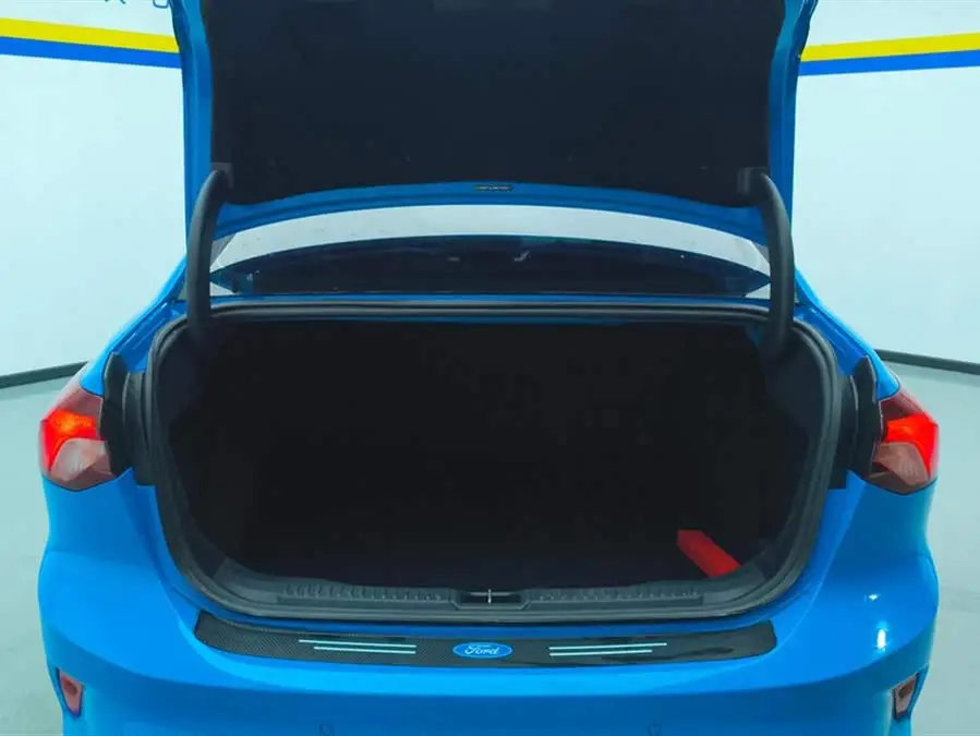 2022 فورد فوكس سيدان إيكوبوست 180 إصدار سباق أوتوماتيكي