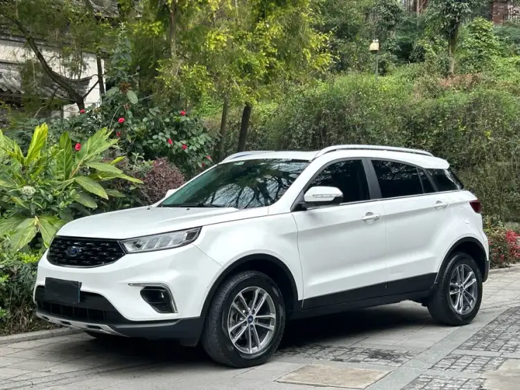 2020 Lynk & Co 01 Lynk & Co S EcoBoost 145 CVT Platinum