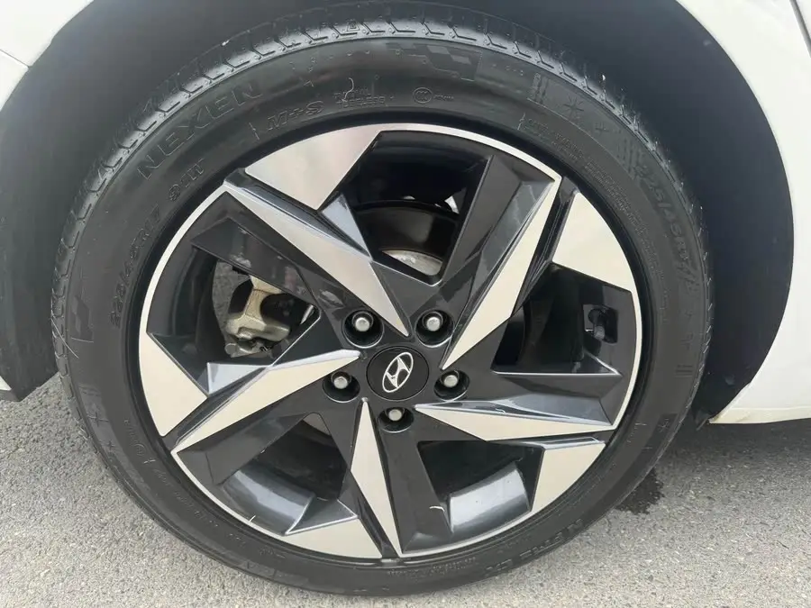 إيلانtra 2022 1.5L CVT LUX المتميزة