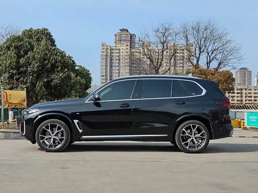 2023 بي إم دبليو X5 xDrive 30Li حزمة M الرياضية الفاخرة