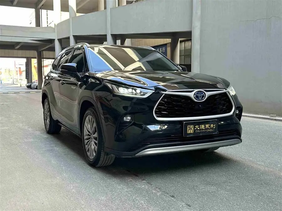 هايلاندر 2022 بمحرك مزدوج 2.5 لتر دفع رباعي إصدار بريميوم 7 مقاعد