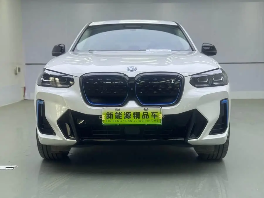 بي إم دبليو iX3 طراز 2022 إصدار القيادة