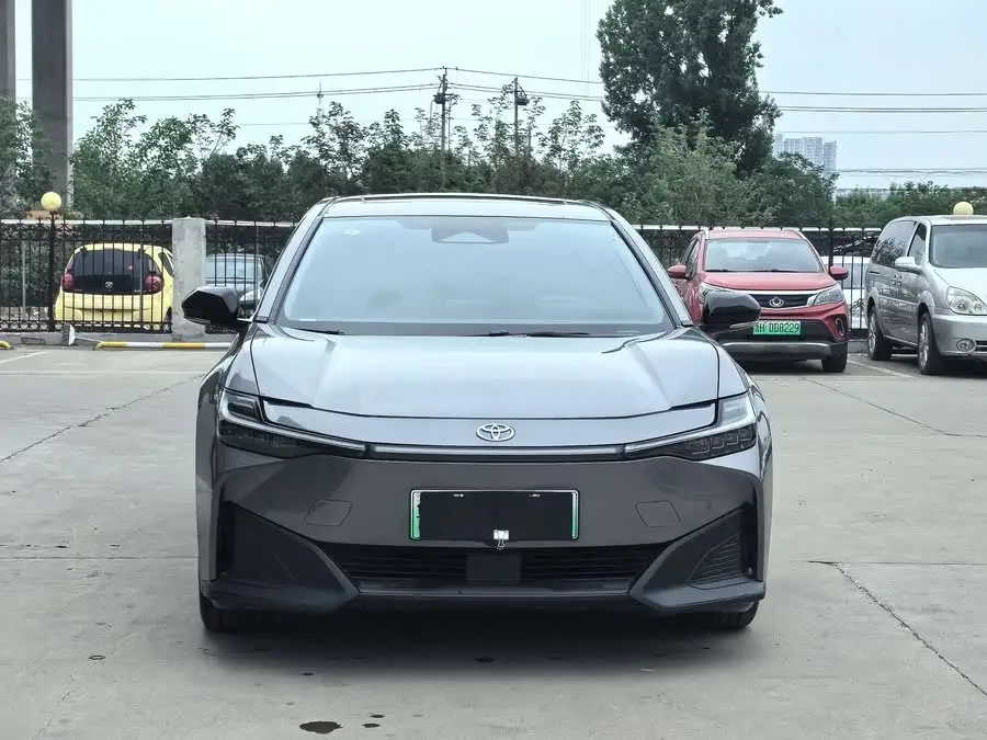 تويوتا bZ3 موديل 2023 616 كم مدى طويل PRO