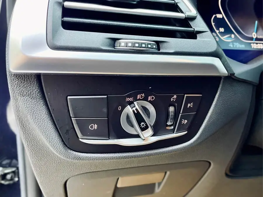 بي إم دبليو iX3 2022 الطراز المعدل الفاخر