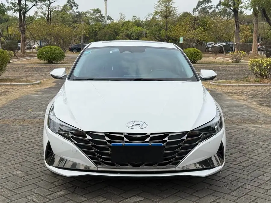 إيلانتر 2022 فئة 1.5 لتر CVT لUX المتميزة