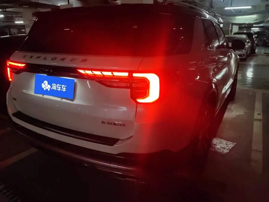 مستكشف 2023 EcoBoost 285 دفع رباعي إصدار أنيق بلس 6 مقاعد