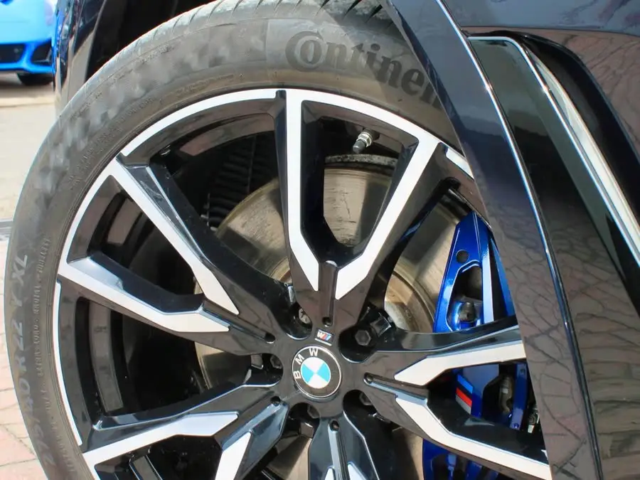 بي إم دبليو X7 2021 طراز محدث xDrive40i مجموعة M الرياضية التنفيذية