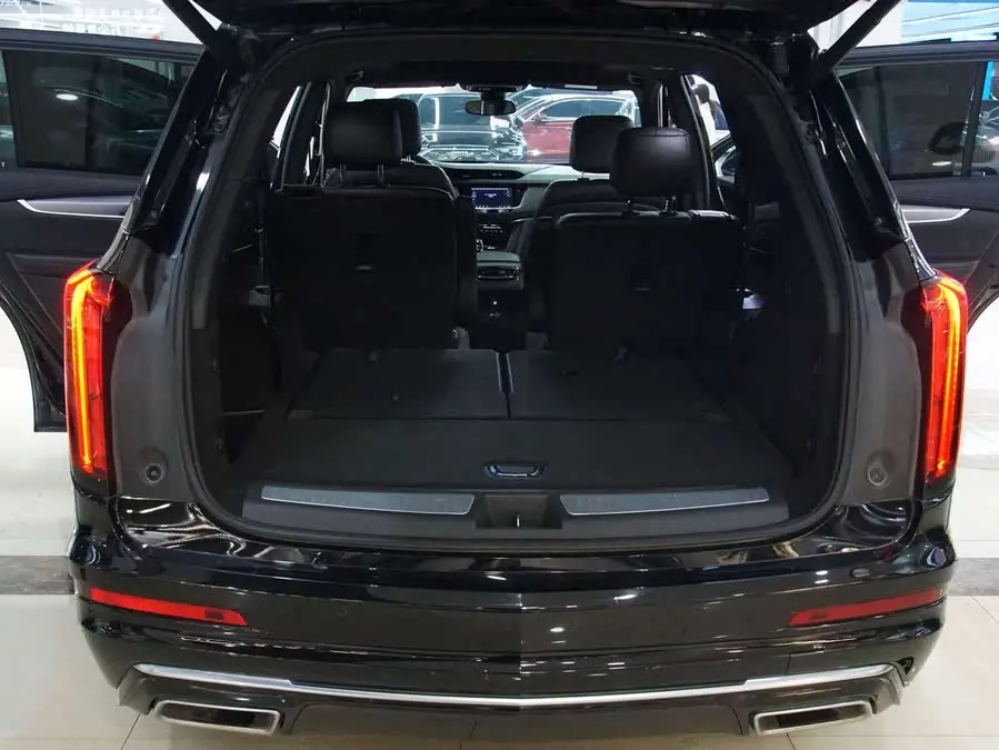 كاديلاك XT6 2021 28T طراز الفخامة بستة مقاعد