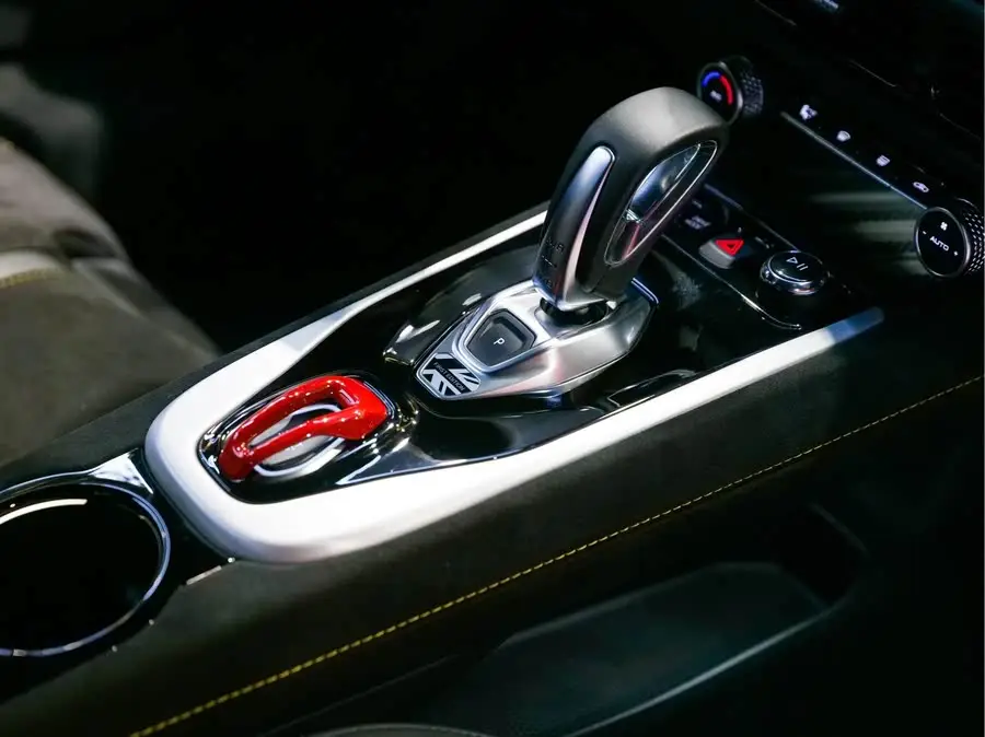 إيميرا 2021 الطراز 2.0T DCT النسخة الأولى