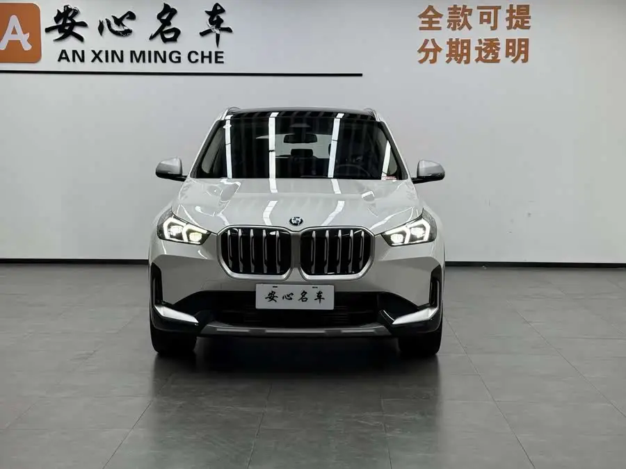 بي إم دبليو X1 2023 xDrive25Li حزمة التصميم X