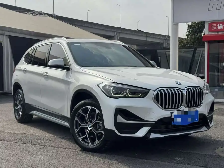 بي إم دبليو X1 2023 sDrive20Li حزمة تصميم X