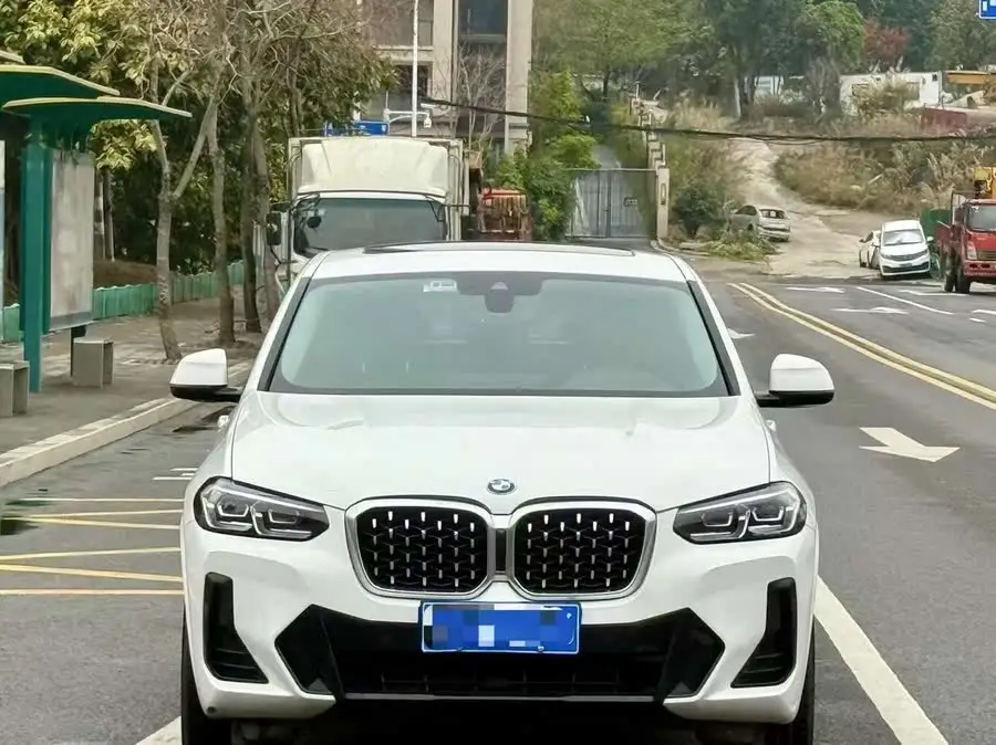 بي إم دبليو X4 2022 xDrive 25i حزمة رياضية M