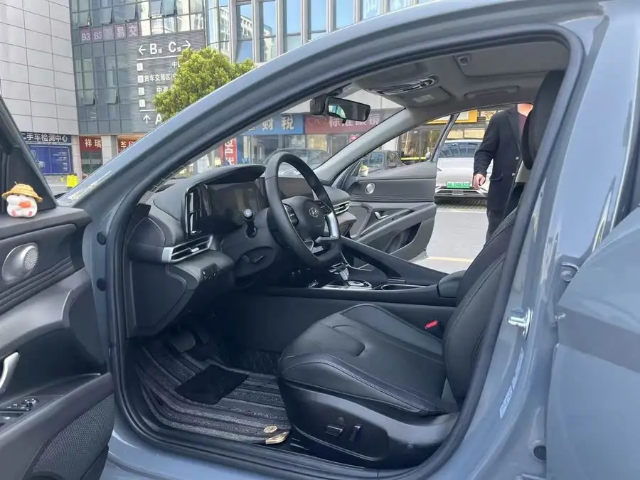 Elantra 2022 1.5L CVT LUX Premium Version