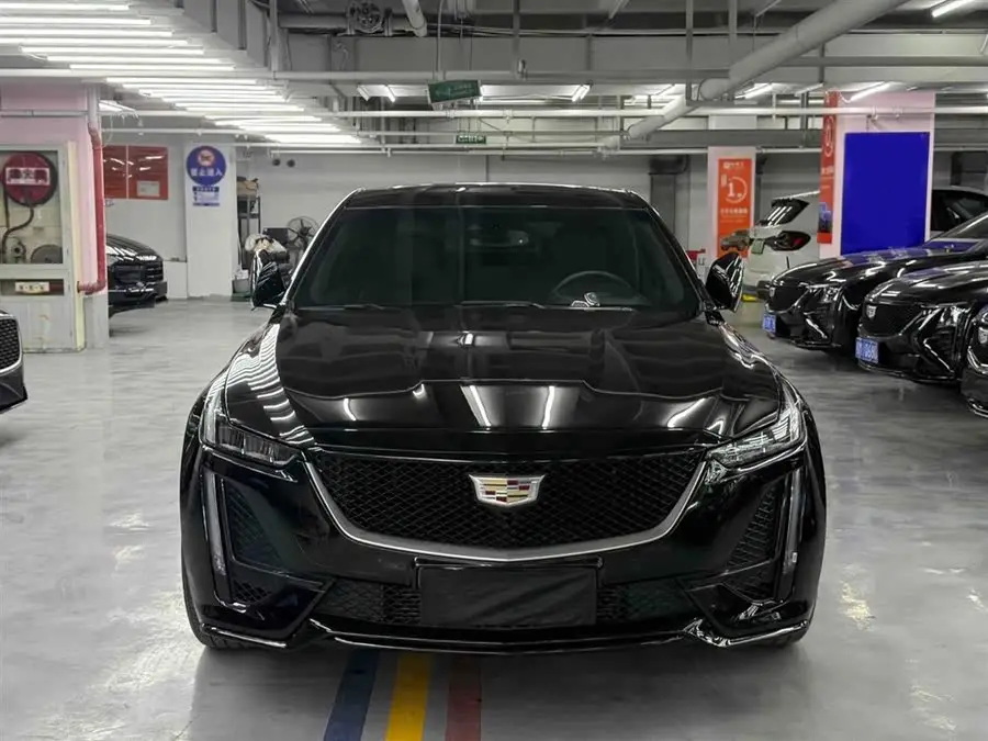 كاديلاك CT5 2023 28T الفاخرة (النسخة القياسية)