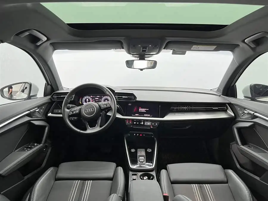 أودي A3 طراز 2023 A3L ليموزين 35 TFSI طراز رياضي عصري