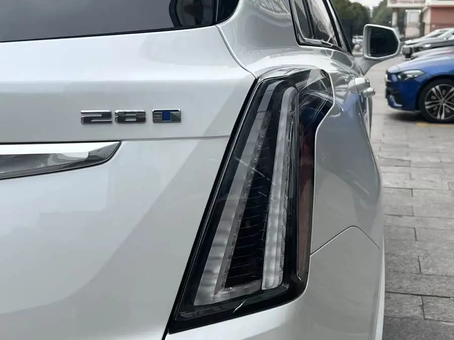 كاديلاك XT5 2022 2.0T دفع رباعي بلاتينيوم