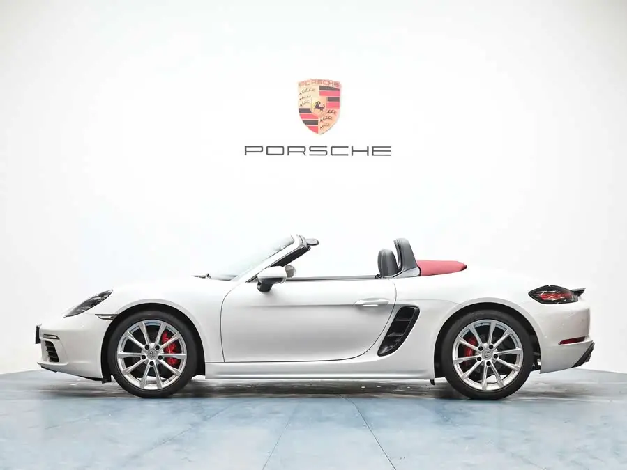 Porsche 718 2022 Model Boxster S 2.5T
