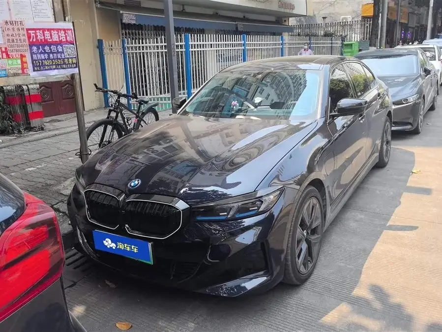 بي إم دبليو i3 2024 eDrive 40 L حزمة رياضية ليلية