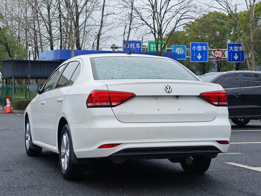 2019 فولكس فاجن لافيدا انطلاق 1.5 لتر أوتوماتيكي إصدار أناقة الوطنية السادسة