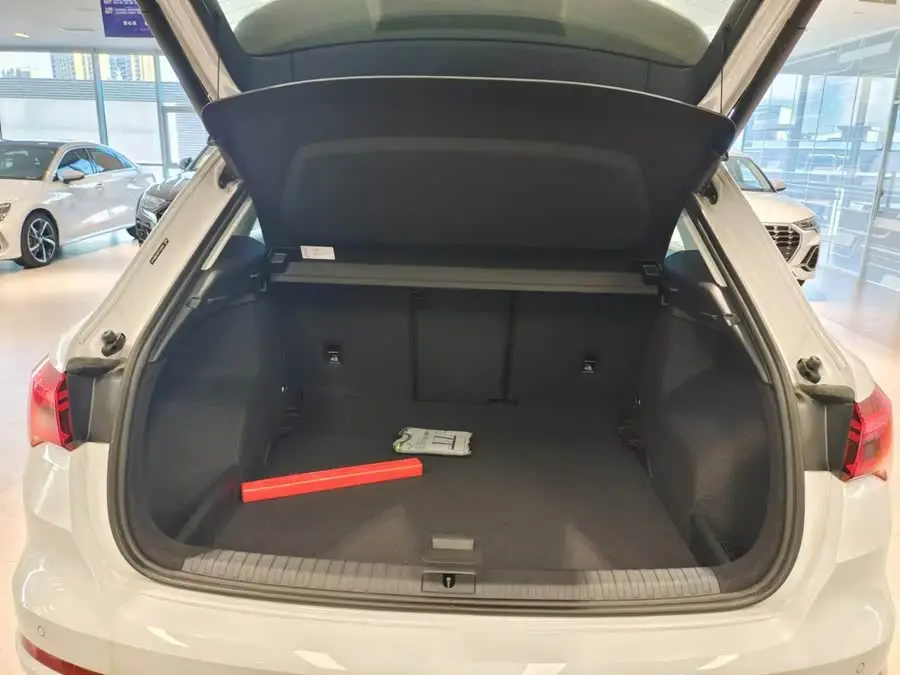 Audi Q3 2023 35 TFSI Fashion Dynamic Edition (1.4T)