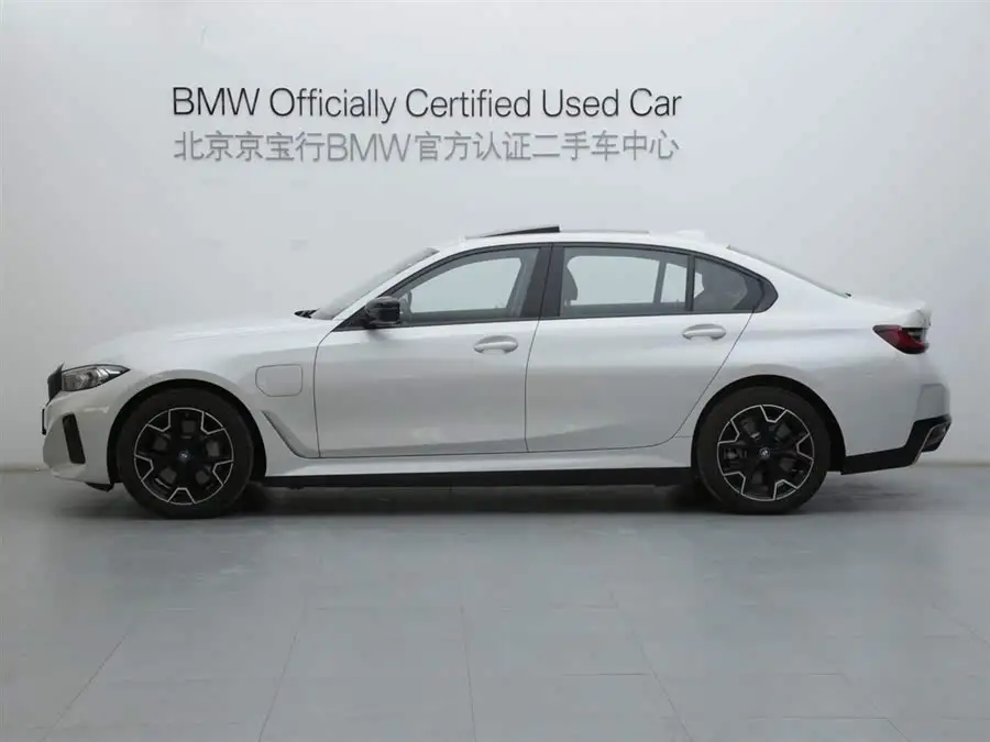 بي إم دبليو i3 2023 eDrive 40 L حزمة رياضية ليلية