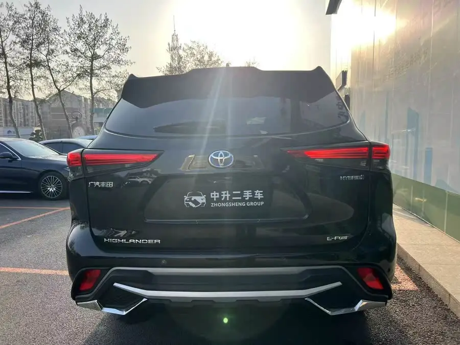 هايلاندر 2022 هايبرد 2.5 لتر دفع رباعي بريميوم 7 مقاعد