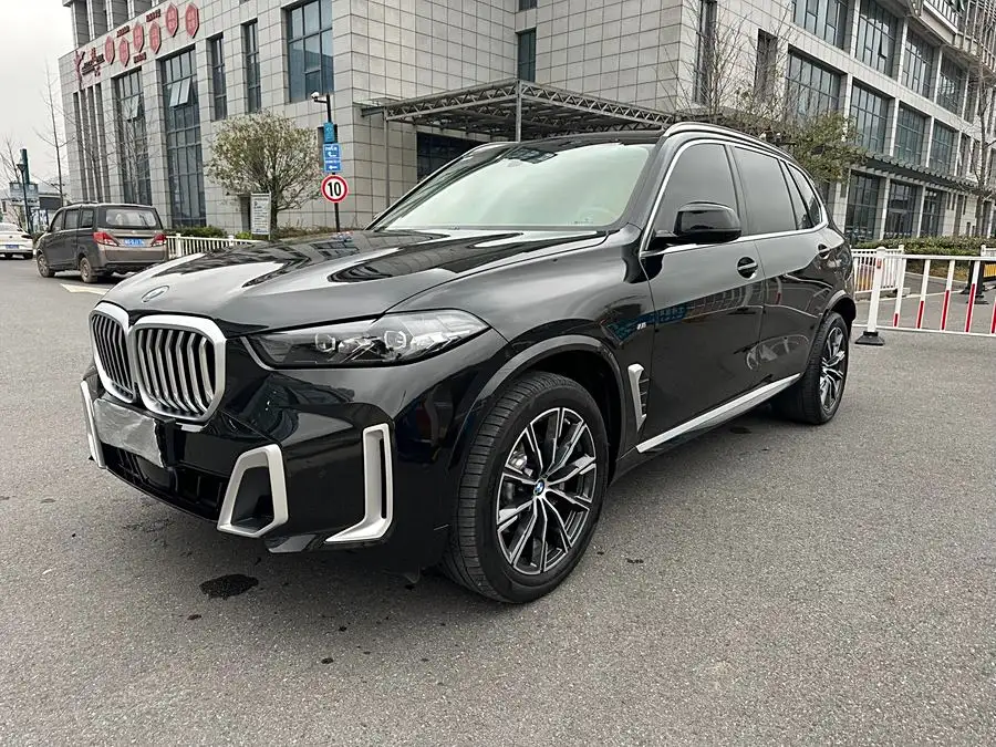 BMW X5 2023 xDrive 30Li M Sport Package