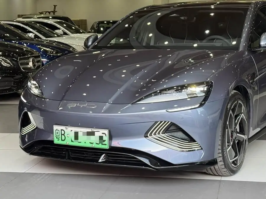 ختم 2022 طراز 700 كم طويل المدى النسخة ذات الدفع الخلفي