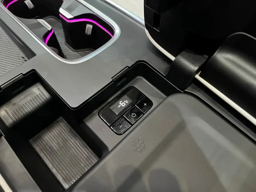 قرن 2023 طراز 2.0T إصدار يونس ستة مقاعد