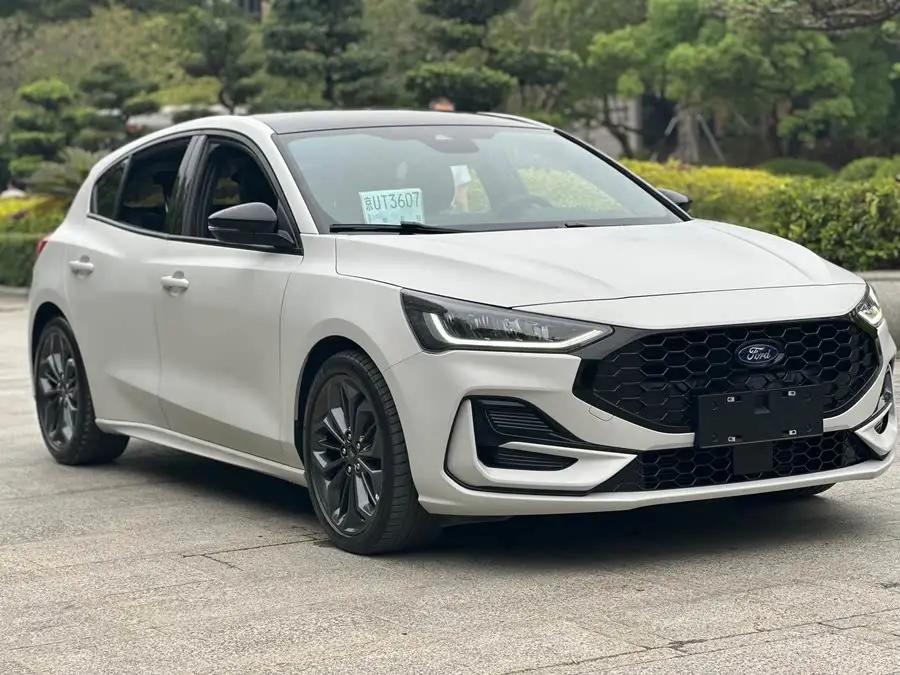 فورد فوكس 2022 هاتشباك إيكوبوست 180 أوتوماتيكي ST لاين