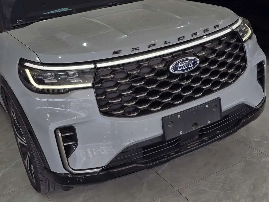 استكشاف 2023 إيكو بوست 285 دفع رباعي ST-LINE 6 مقاعد