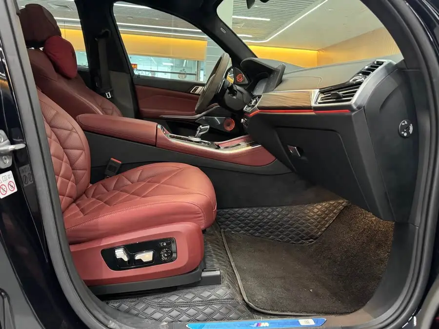 بي إم دبليو X5 2022 xDrive 40Li حزمة M الرياضية