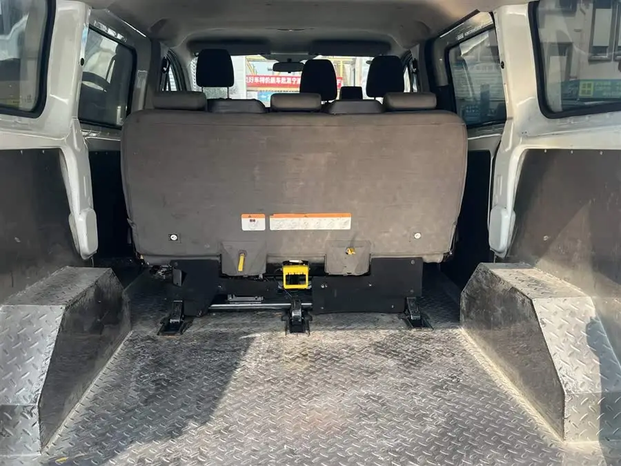 Foton 2017 Model 2.0T Diesel Multi-Functional Commercial Vehicle Short Wheelbase Medium Roof National IV