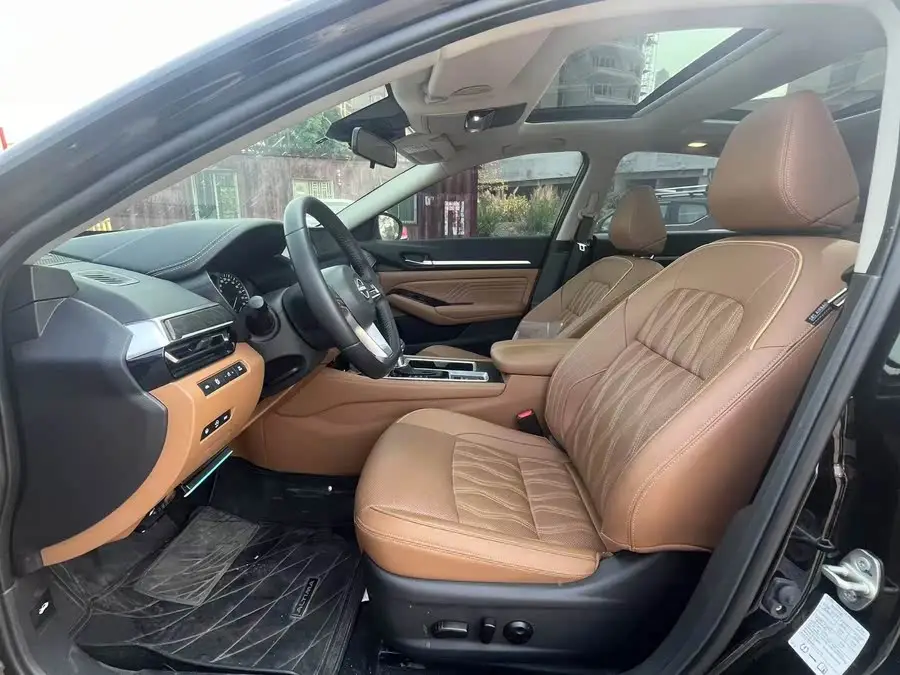 تيانا 2022 نسخة XL-Upr المميزة 2.0 لتر