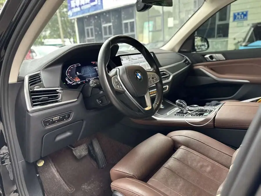 بي إم دبليو X7 2022 طراز xDrive40i حزمة فاخرة