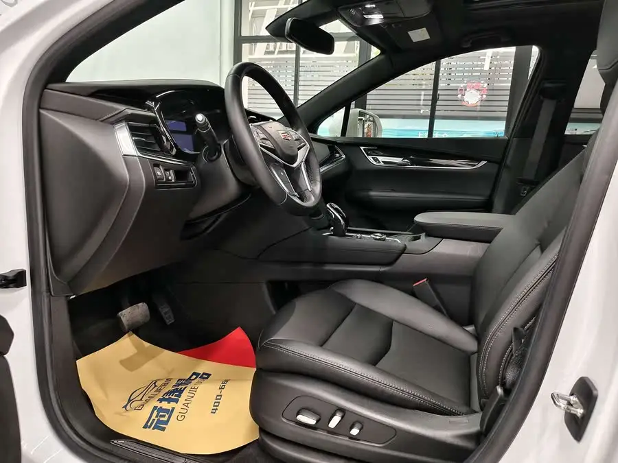 كاديلاك XT5 2021 2.0T فخمة دفع أمامي