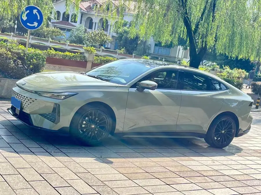 Changan UNI-V 2024 1.5T Deluxe Sports Model