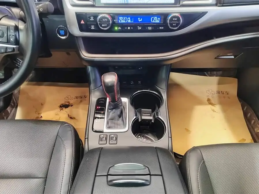 2021 تويوتا هايلاندر 2.0T دفع رباعي فئة بريميوم 7 مقاعد