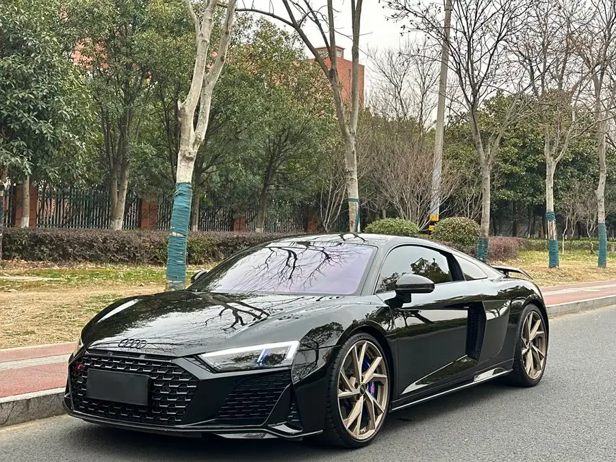 أودي R8 2021 V10 كوبيه الأداء