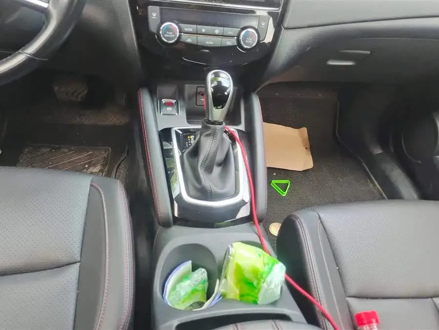 نيسان إكس-تريل 2022 2.0 لتر سي في تي XV برميوم الإصدار الفاخر