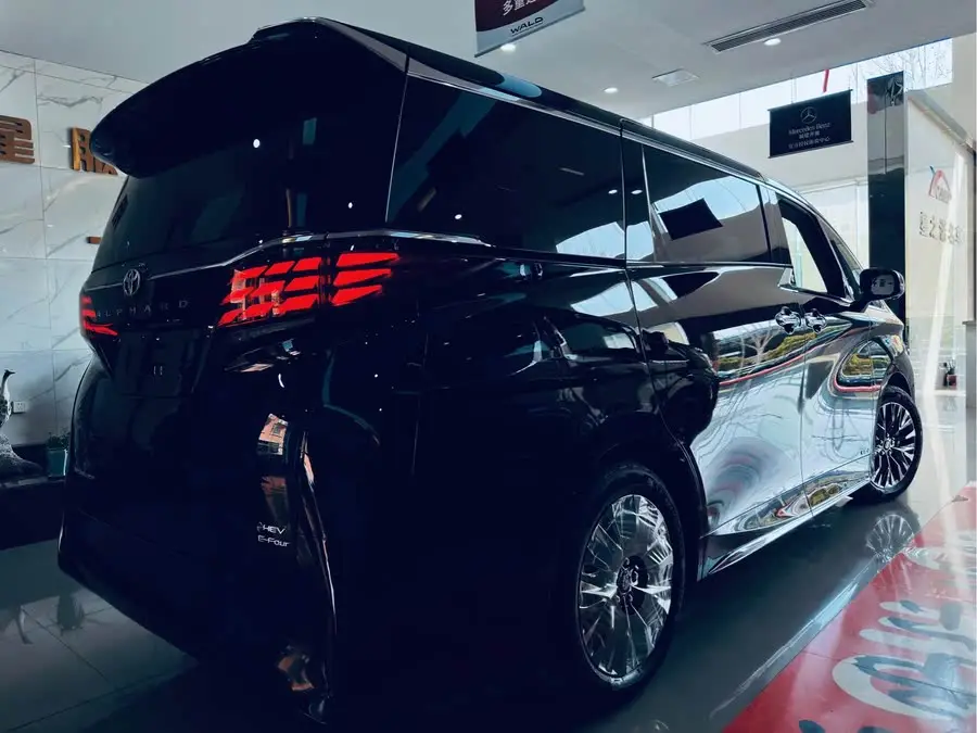 ألفارد 2025 فئة الهجين 2.5 لتر النسخة الذهبية