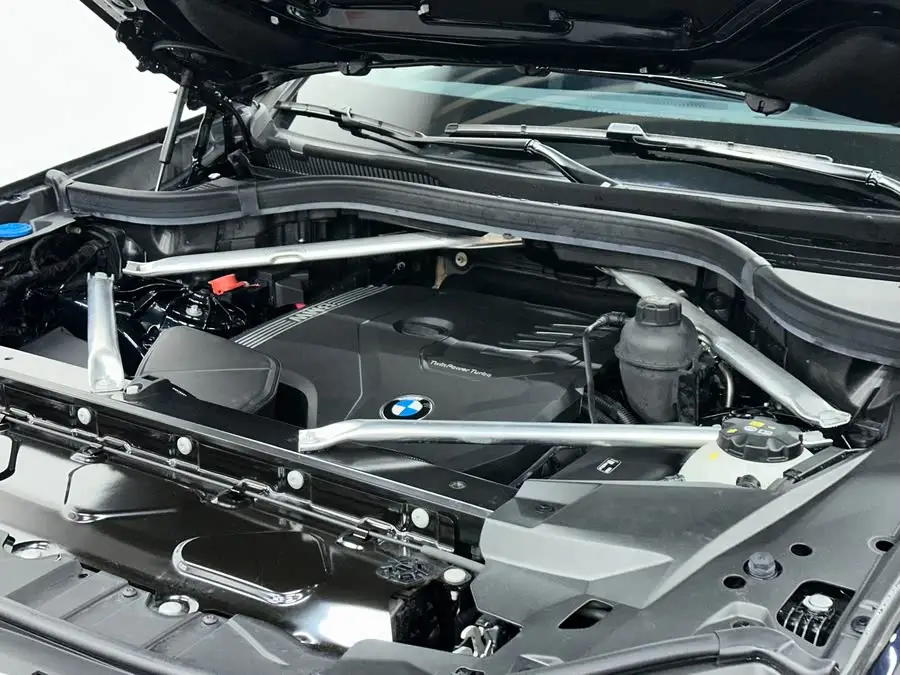 بي إم دبليو X5 2022 طراز مُجدد xDrive 30Li حزمة رياضية M