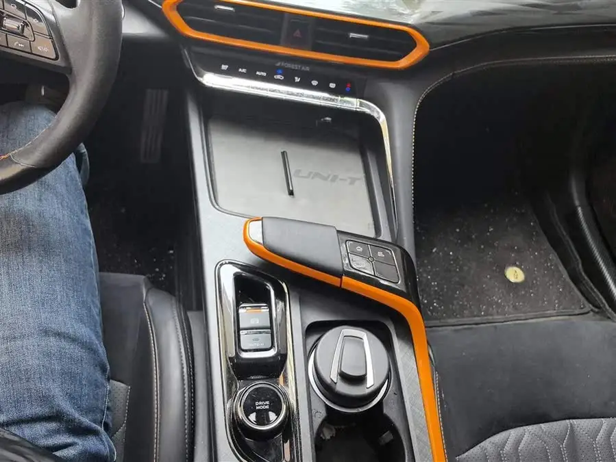 تشانجان UNI-T 2022 طراز 2.0T نسخة رياضية نوع الملاحة