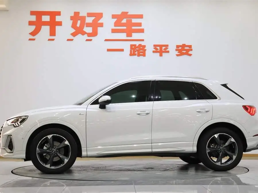 أودي Q3 2022 35 TFSI الطراز الديناميكي الأنيق