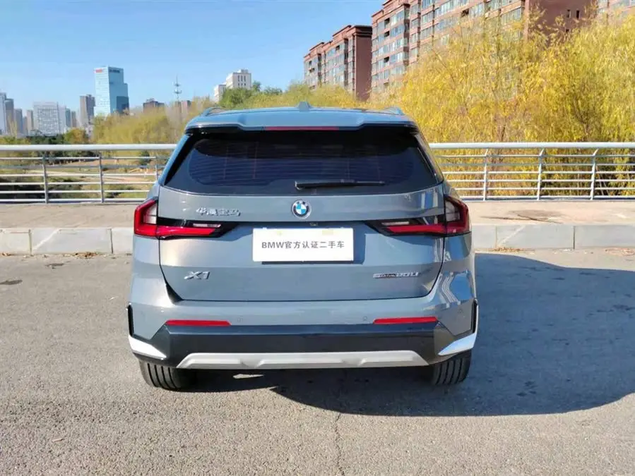 بي إم دبليو X1 2023 sDrive20Li حزمة تصميم X