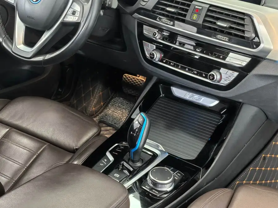 بي إم دبليو iX3 2021 الطراز الرائد