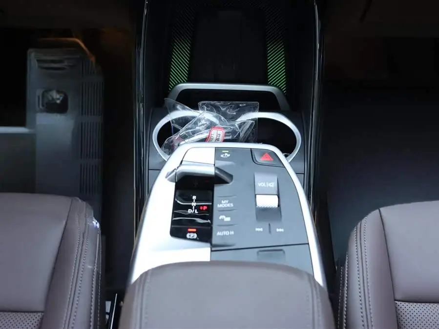 بي إم دبليو X1 2023 sDrive25Li حزمة الرياضة M