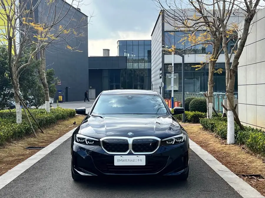 بي إم دبليو i3 2024 eDrive 35 L